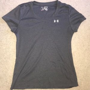 gray athletic under armour shirt